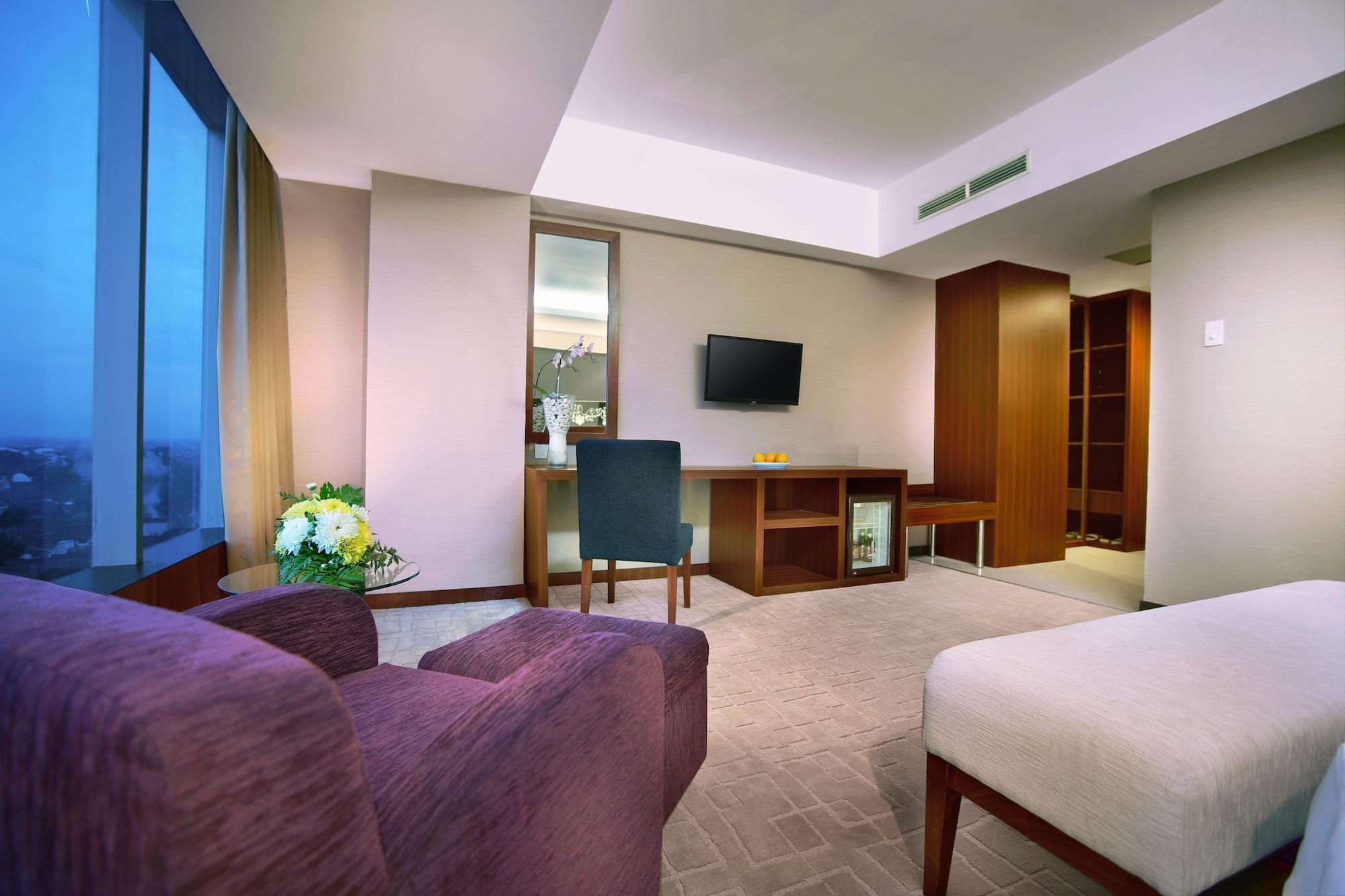 Aston Madiun Hotel & Conference Center Extérieur photo
