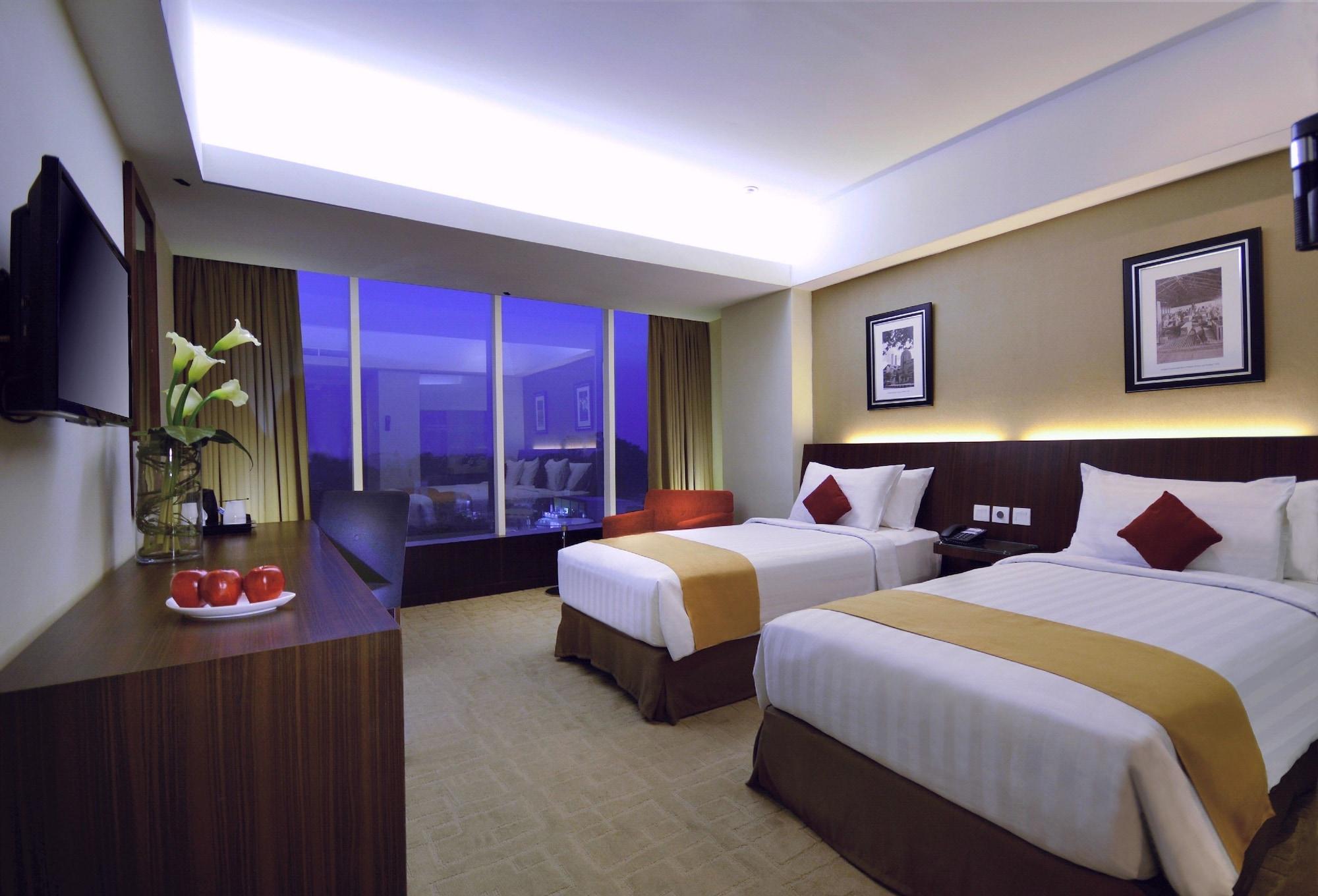 Aston Madiun Hotel & Conference Center Extérieur photo