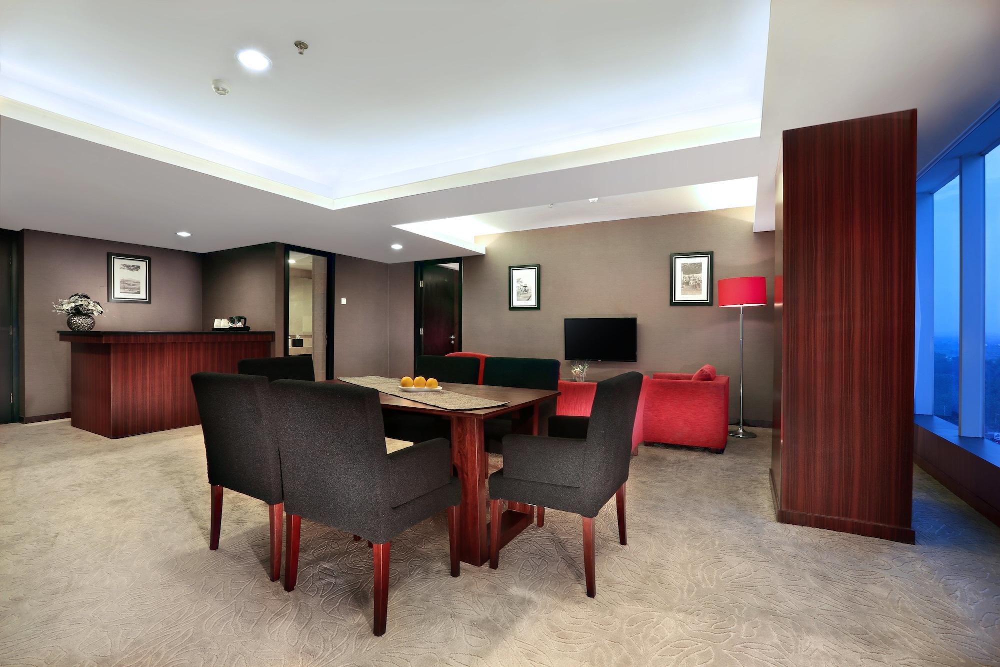Aston Madiun Hotel & Conference Center Extérieur photo