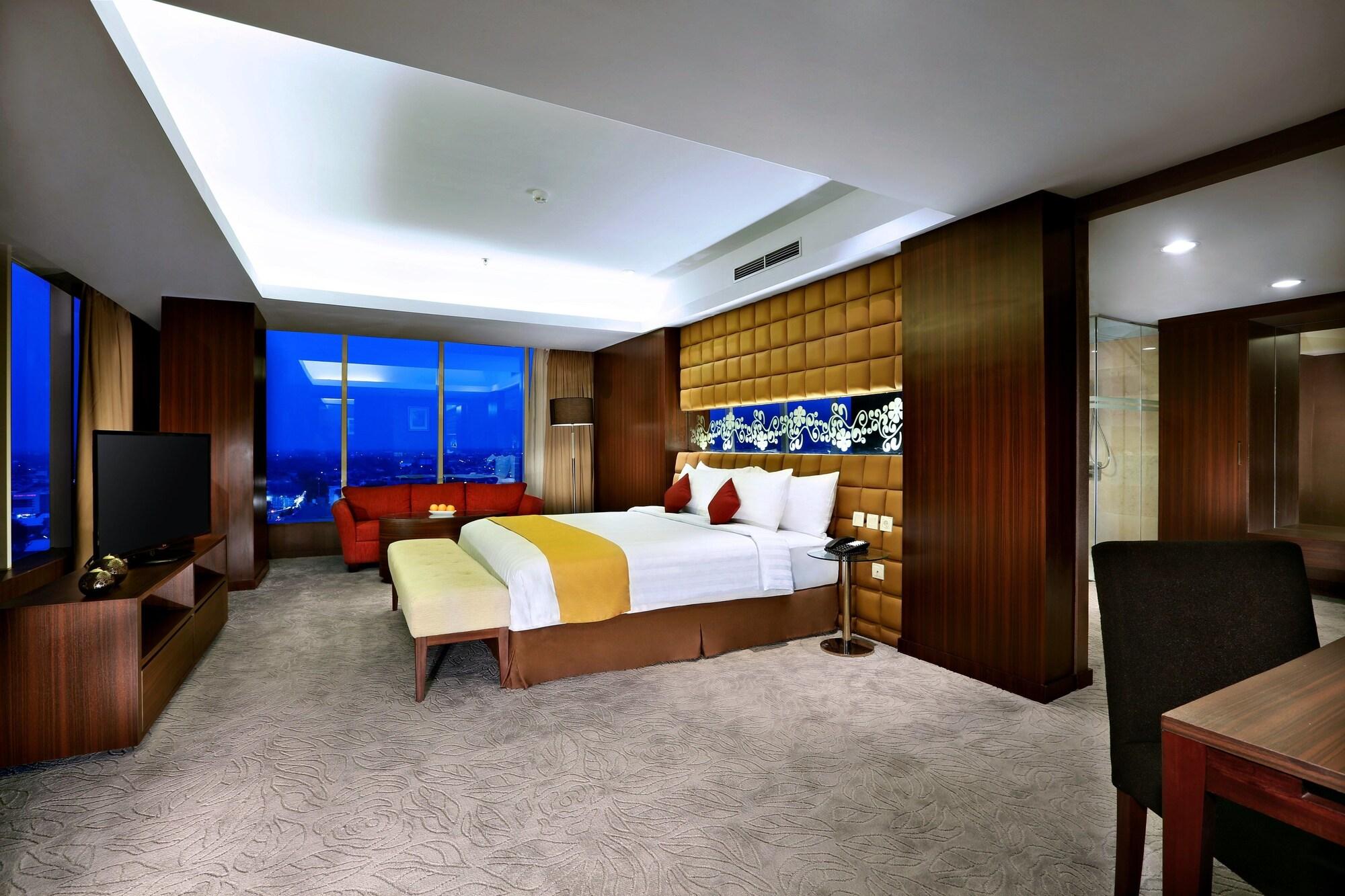 Aston Madiun Hotel & Conference Center Extérieur photo