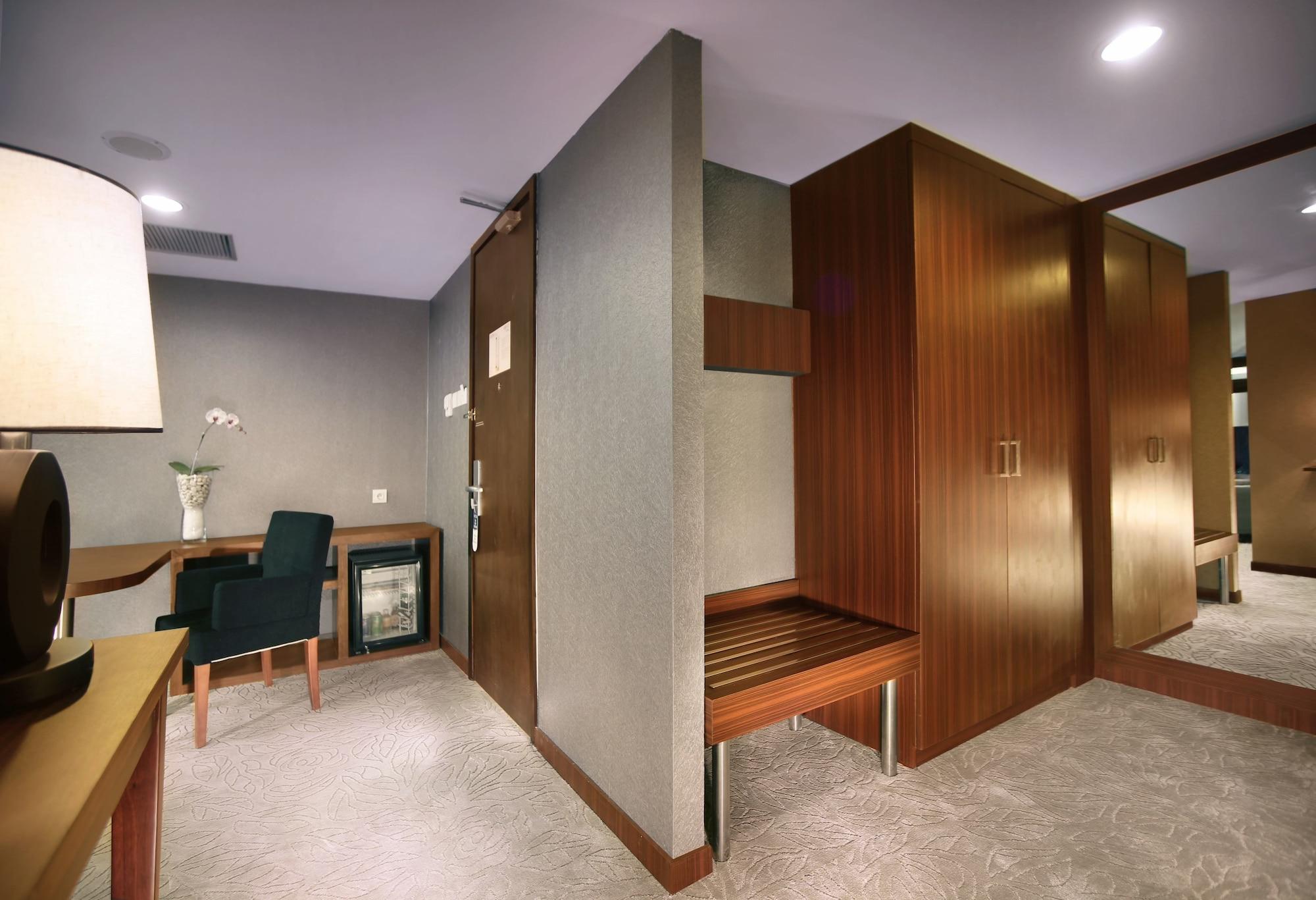 Aston Madiun Hotel & Conference Center Extérieur photo