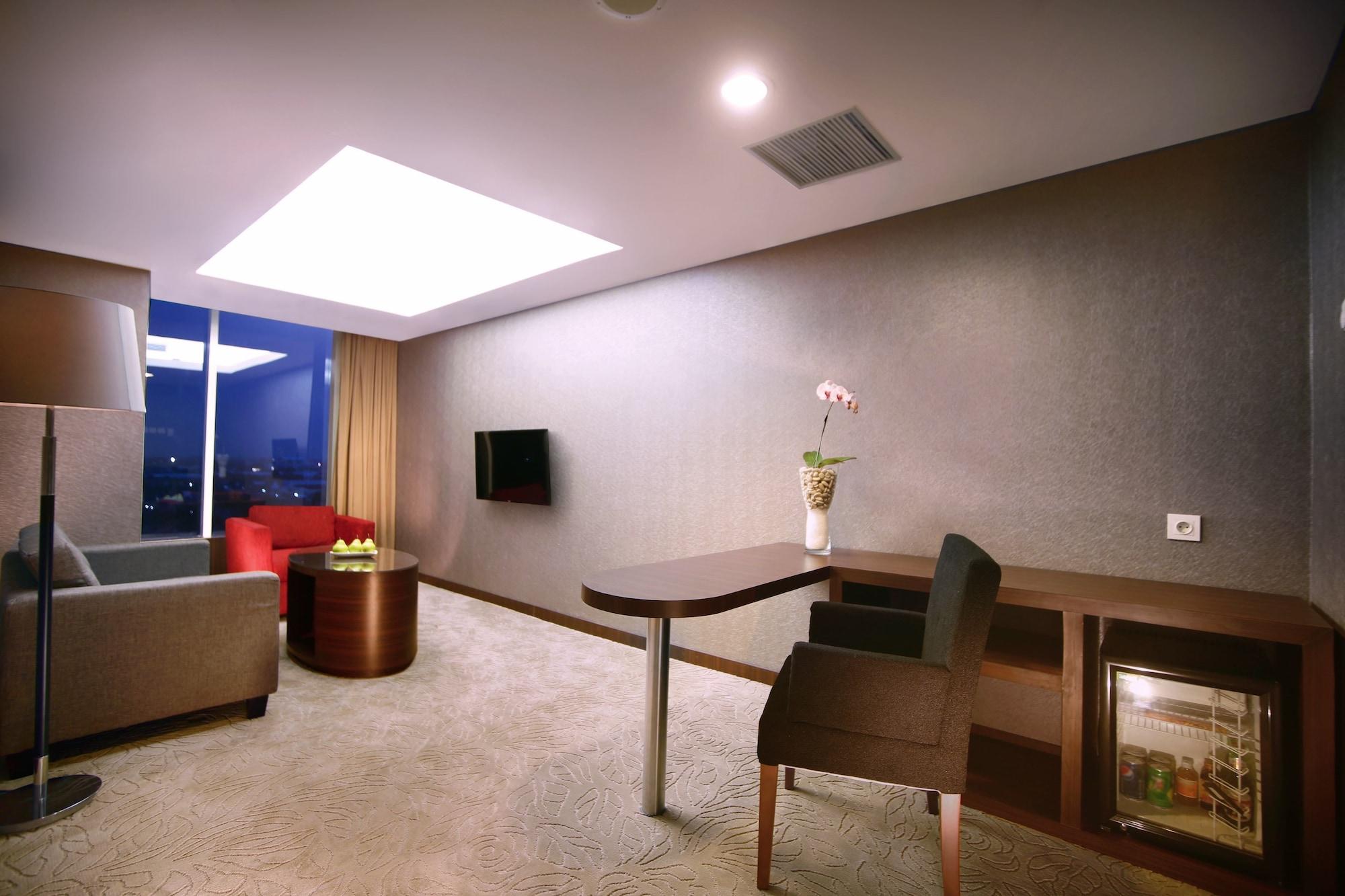 Aston Madiun Hotel & Conference Center Extérieur photo