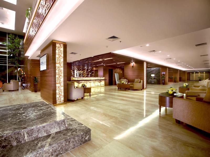 Aston Madiun Hotel & Conference Center Extérieur photo