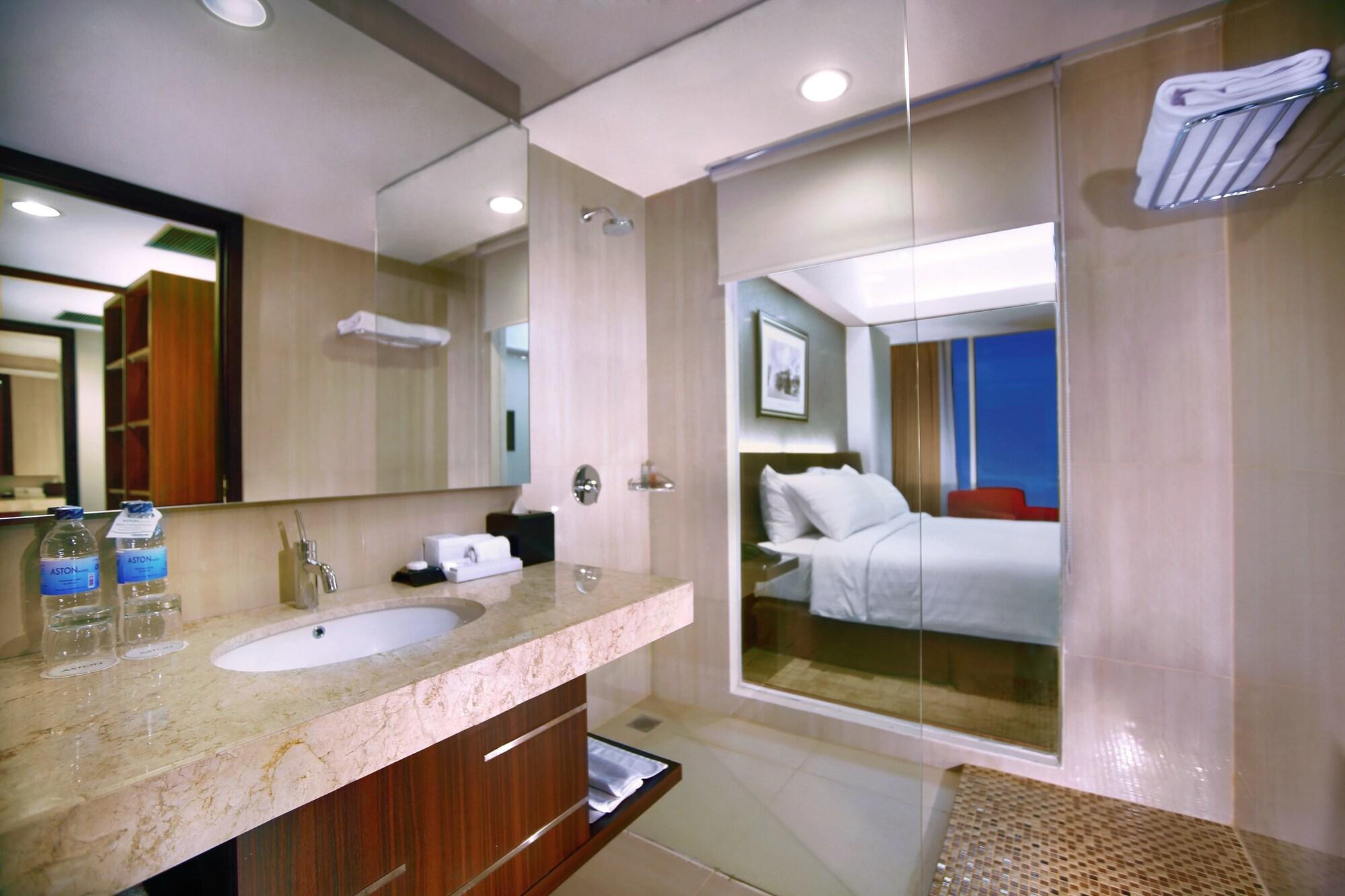 Aston Madiun Hotel & Conference Center Extérieur photo