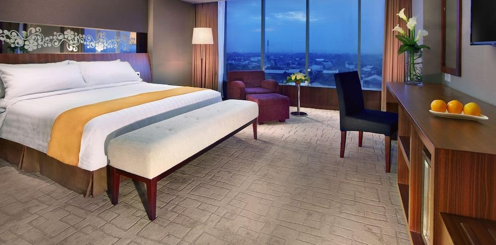 Aston Madiun Hotel & Conference Center Extérieur photo