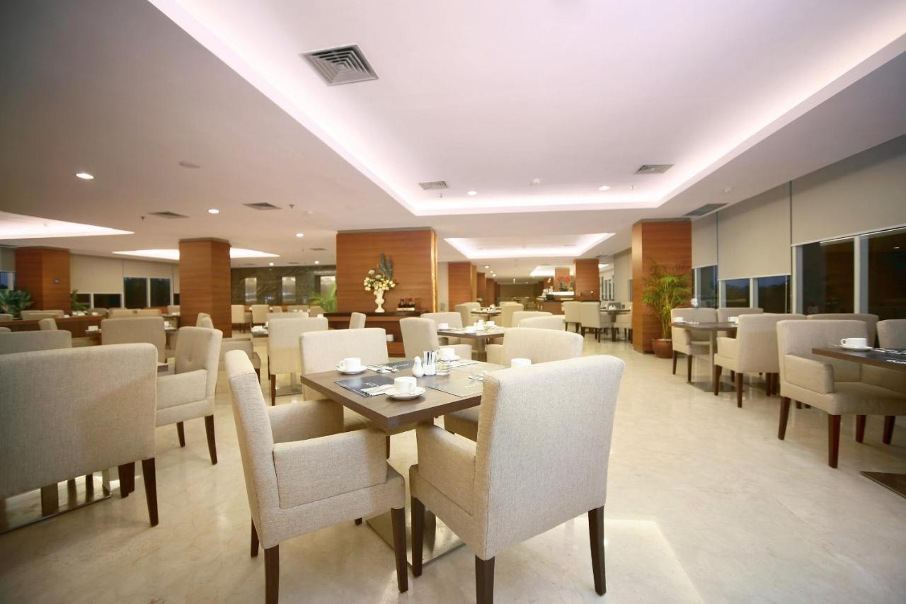 Aston Madiun Hotel & Conference Center Extérieur photo