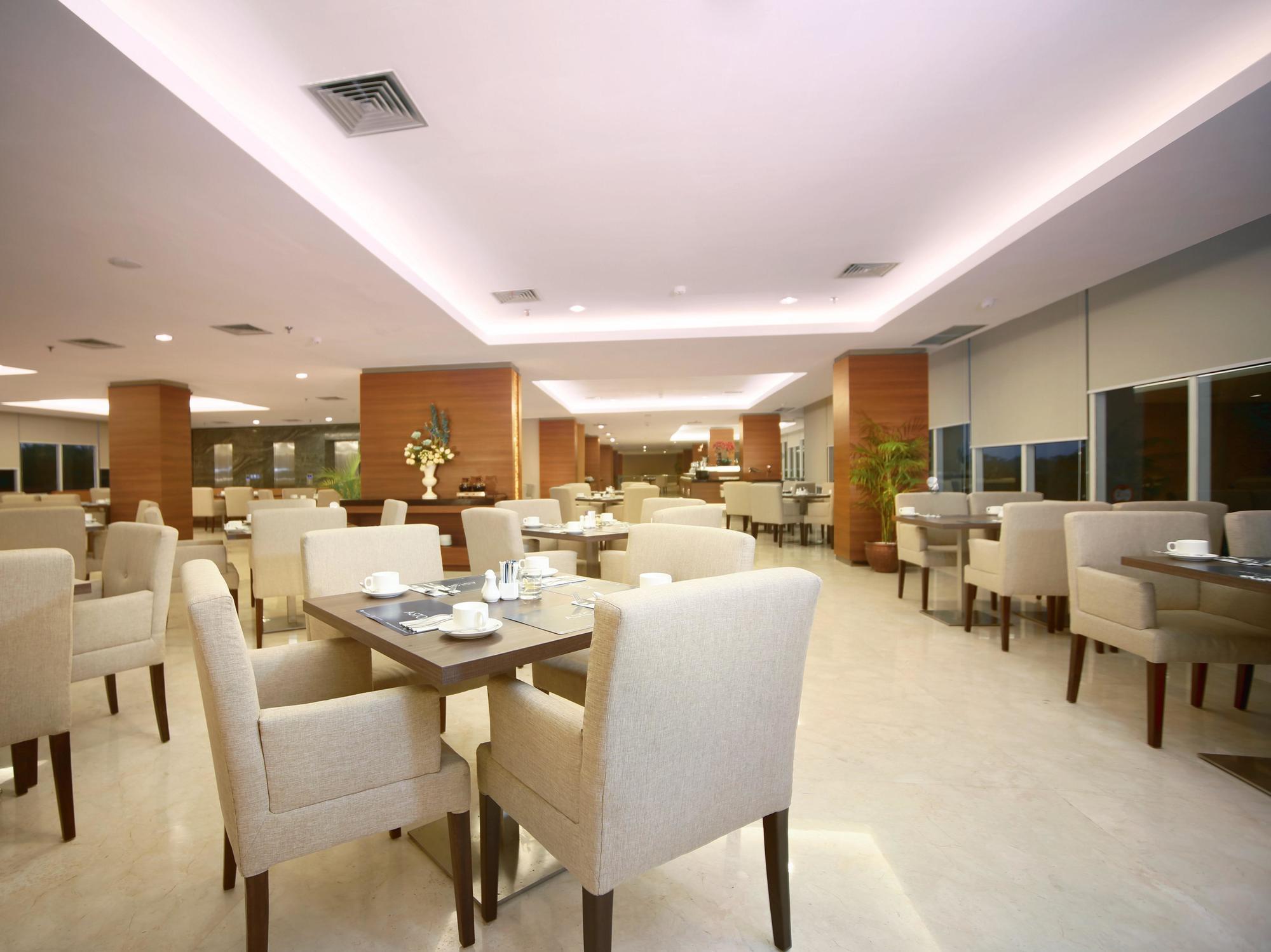 Aston Madiun Hotel & Conference Center Extérieur photo