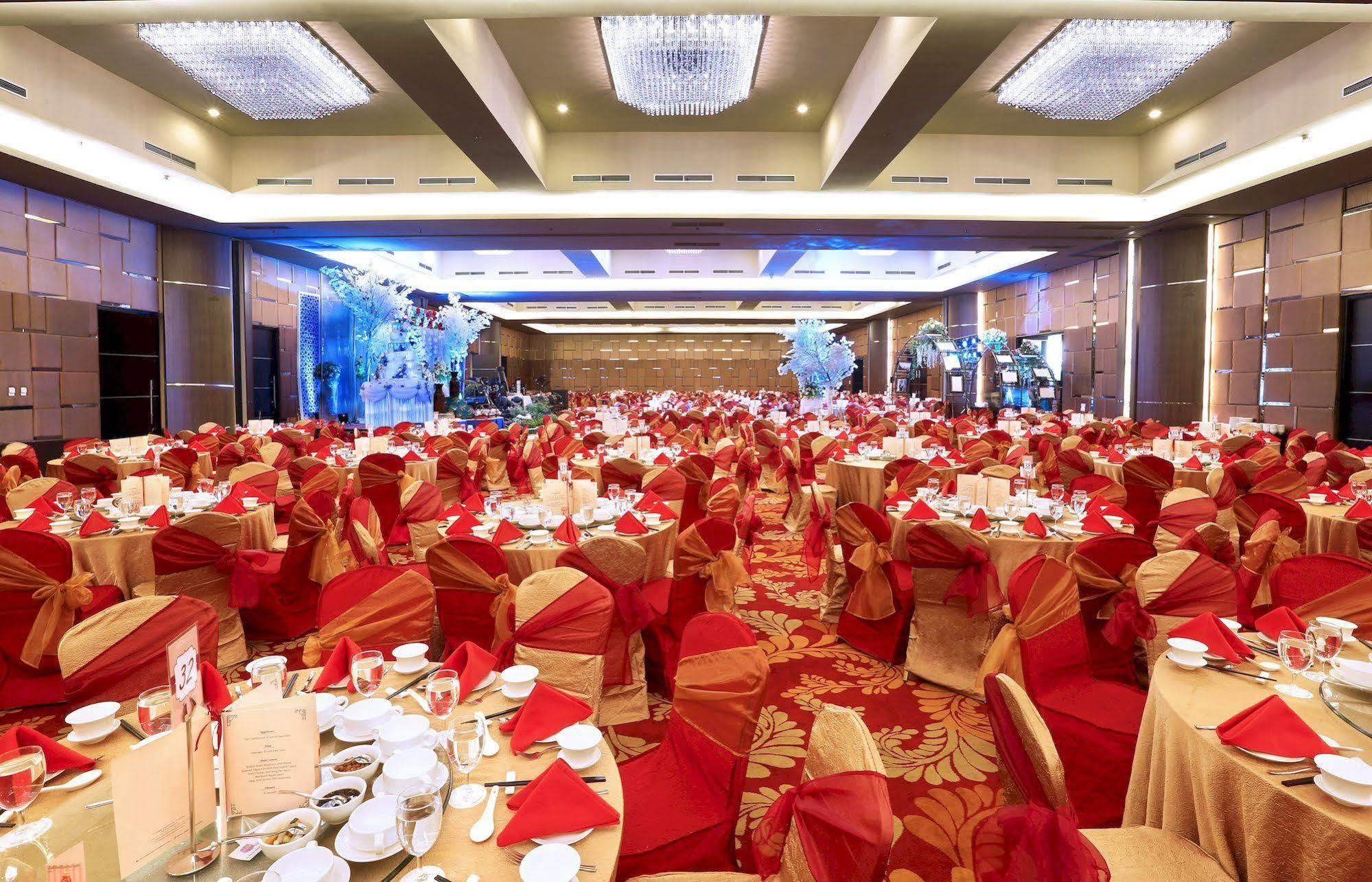 Aston Madiun Hotel & Conference Center Extérieur photo