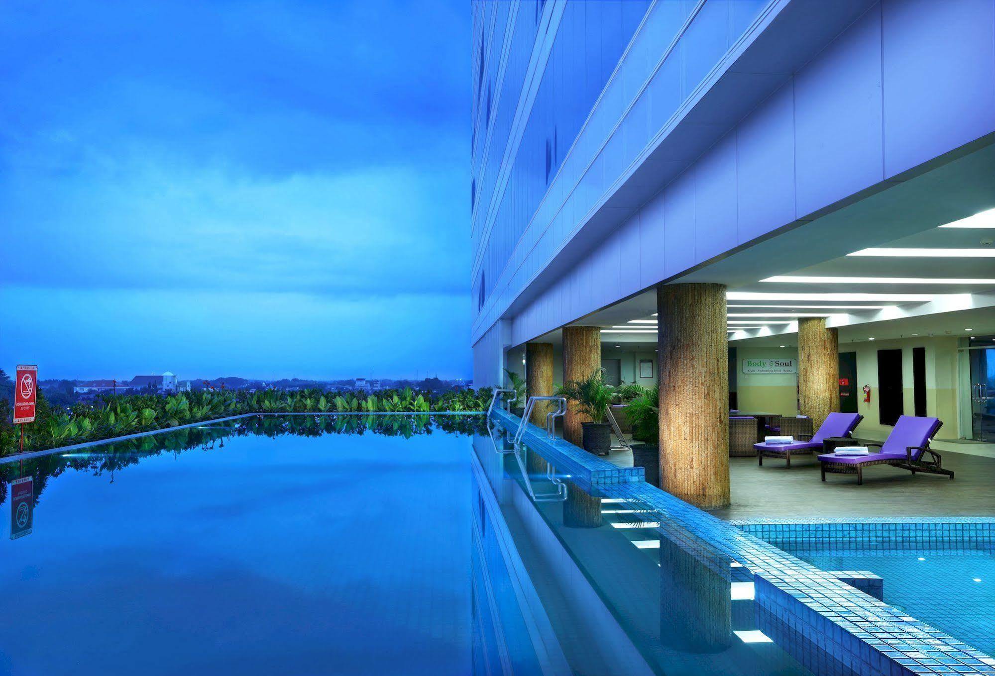 Aston Madiun Hotel & Conference Center Extérieur photo