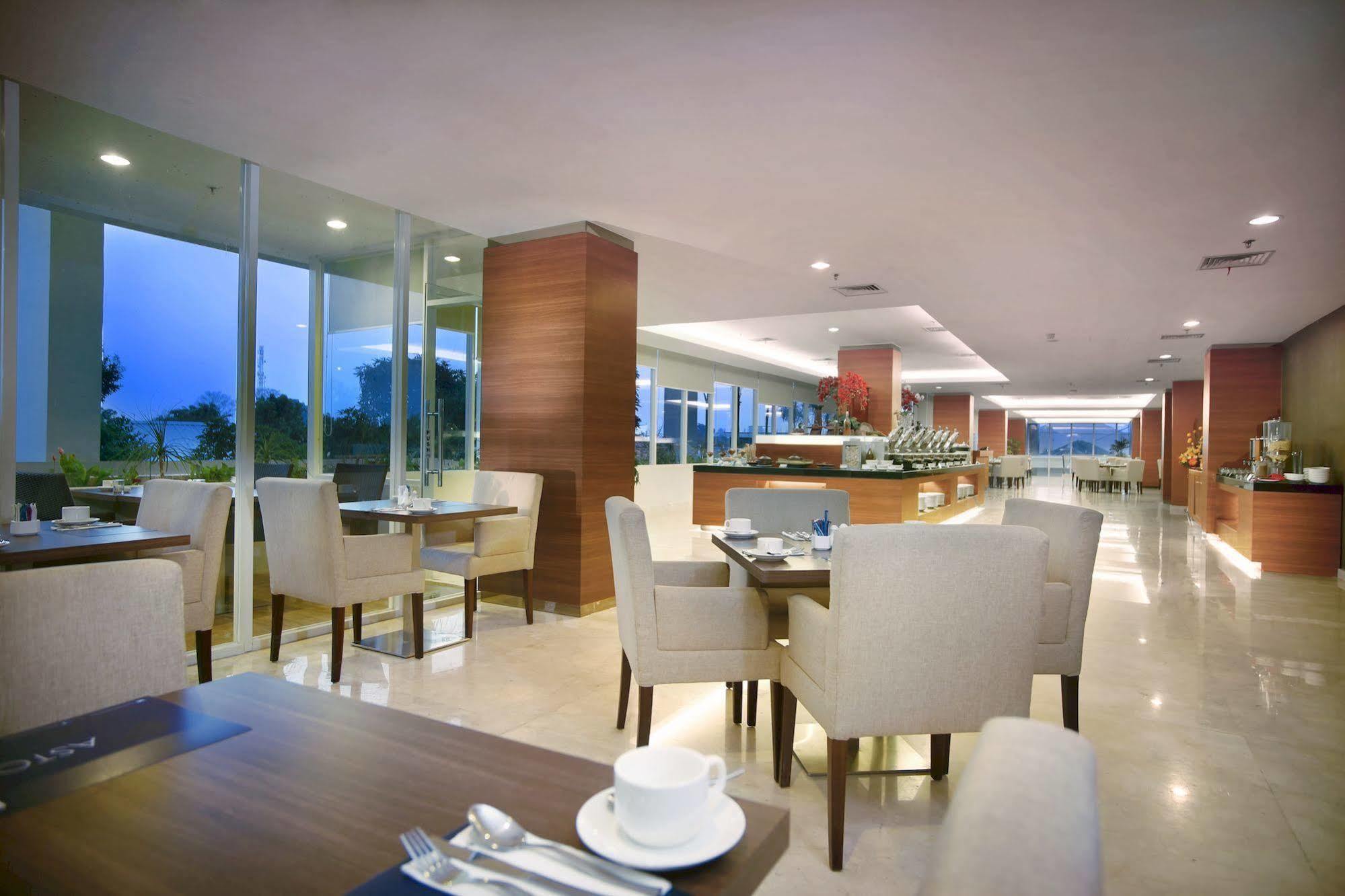 Aston Madiun Hotel & Conference Center Extérieur photo