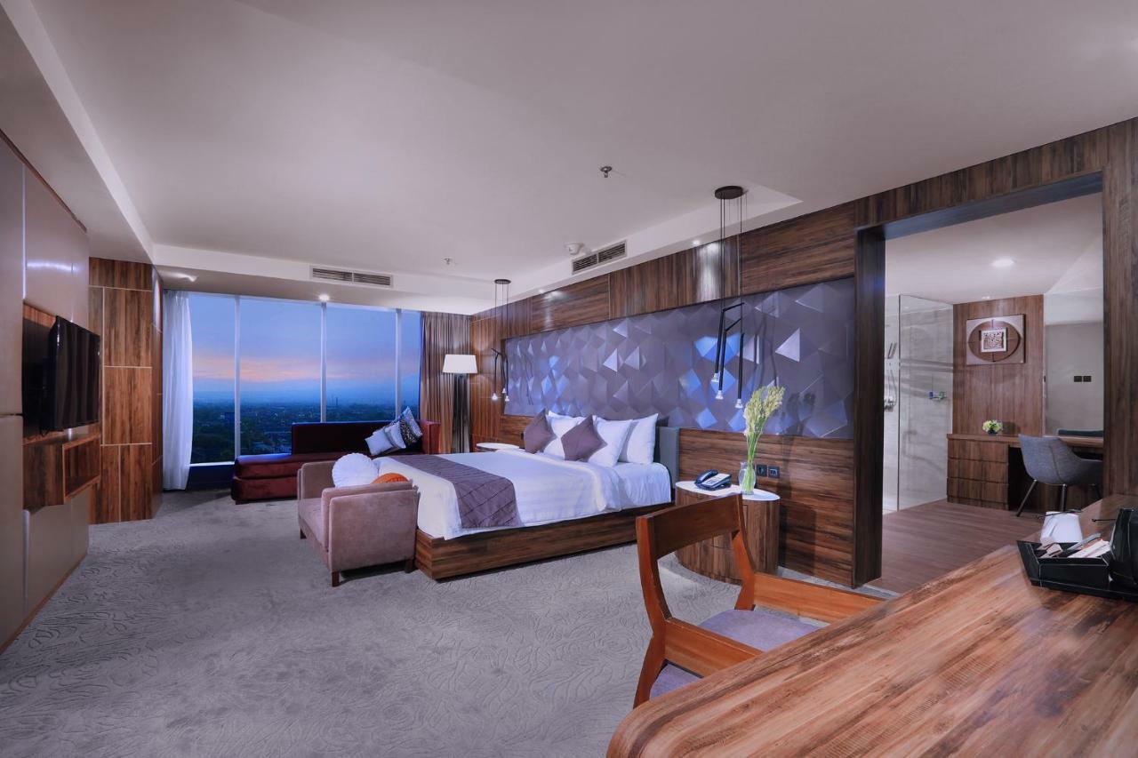 Aston Madiun Hotel & Conference Center Extérieur photo
